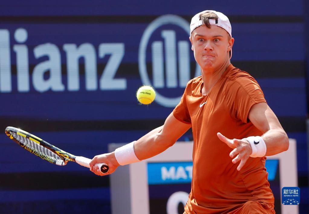 他以战术上 他以战术上