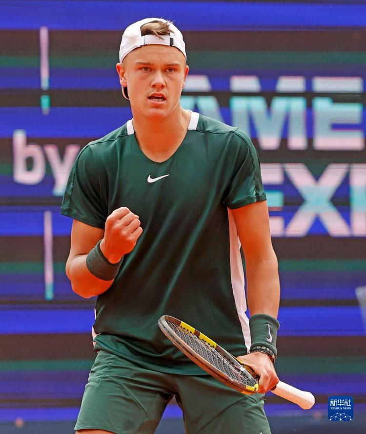 后场老将布罗格登或将加盟勇士，勇士后场人满为患？